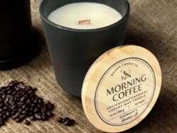 Coffee-scented candle with smoke and beans.